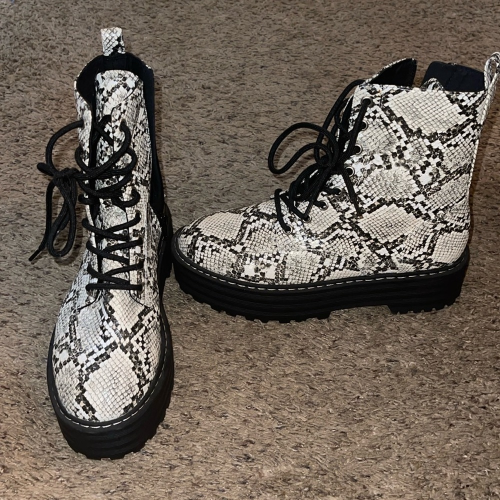 Size 8 / H&M snakeskin platform boots / Never worn